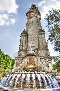 位于埃斯帕纳马德里德广场的喷泉古迹图片