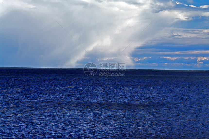 丰蒂湾上空的暴云图片