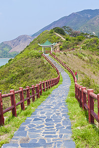 山上徒步旅行楼梯踪迹人行道木头松树公园蓝色远足爬坡途径图片