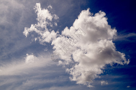 阳光明日的云蓝色天空晴天图片背景背景图片