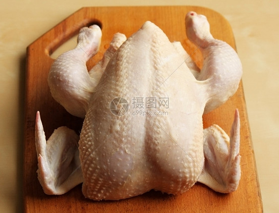 切肉板上的全生鸡棕色白色午餐胸部烹饪家禽食物鸭子火鸡盘子图片