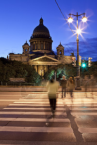 圣彼得堡圣艾萨克大教堂旅游文化艺术斑马线地标教会行人建筑景点交通图片