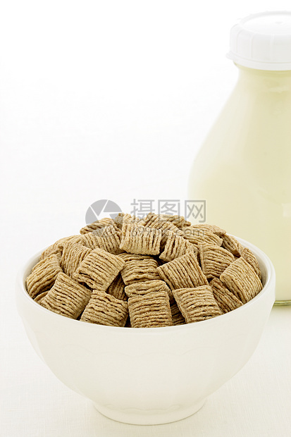 健康小麦谷物早餐小吃营养胚芽纤维勺子酸奶食物麦麸麦片奶制品图片