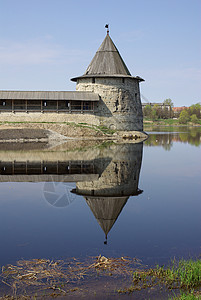 普斯科夫旧塔堡垒游客衬套石头码头公园土地海岸建筑学房子图片