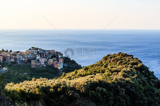 中世纪Corniglia村 上午 意大利辛克地球社海滩国家海岸钓鱼建筑人行道大地悬崖边缘假期图片