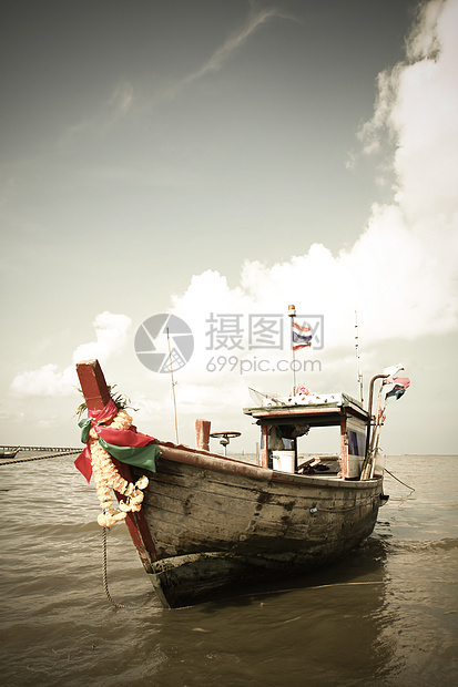 泰国渔船 回溯式泰国渔船食品漂浮海洋钓鱼旅行海岸码头天空工业食物图片