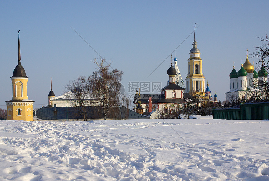 俄罗斯大修道院宗教精神钟楼城市寺庙旅行房子白色大教堂天空图片