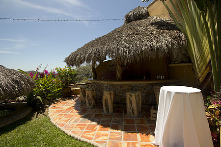 墨西哥热带度假胜地的酒吧气候阴影目的地色彩屋顶蓝色阳光凳子波纹海滩图片