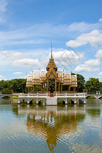 泰国PangPaIn宫金子版税艺术旅游穹顶历史性宗教吸引力游客雕塑图片
