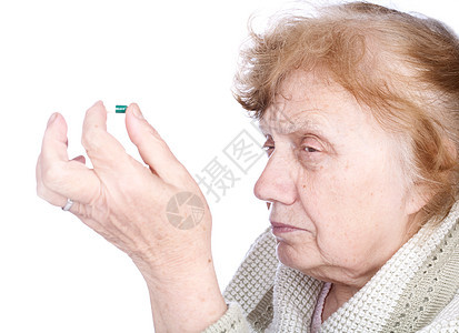 老太婆握在手胶囊里胶囊药品医疗程序药物祖母女士医学疾病老年图片