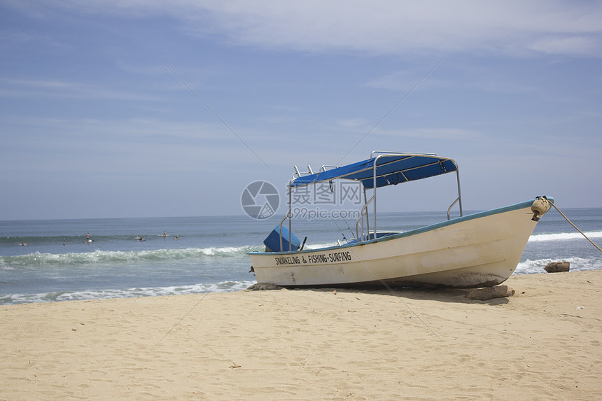 海滩上的船旅行生态旅游气候热带场景目的地海岸线园景汽艇旅游图片