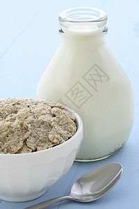 和健康的米饭谷物片片牛奶早餐食物营养小麦麦片小吃甜点奶制品酸奶图片