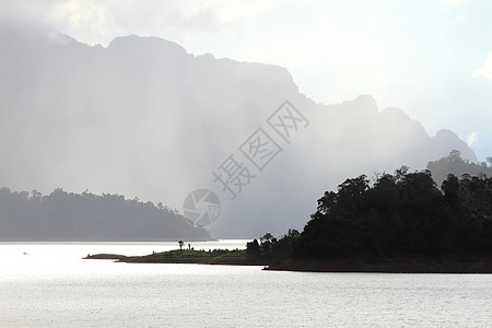 高索克山和泰国湖镜子灌木丛旅行天空旅游风景蓝色森林荒野丛林图片