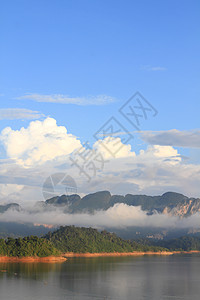 泰国广受欢迎的国家公园KhaoSok丛林反射荒野木头天空灌木丛风景纠纷森林公园图片