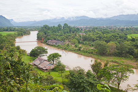 村庄和山丘全景旅行丛林文化旅游假期日落天空热带游客图片