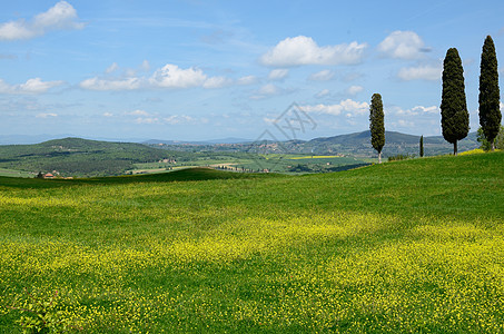 Val dOrcia土库曼斯坦农田场地草原全景蓝色山坡植被远景农村天空图片