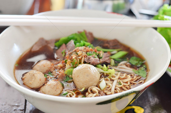 豆面面营养午餐肉丸面条筷子蔬菜食物美食味道牛肉图片