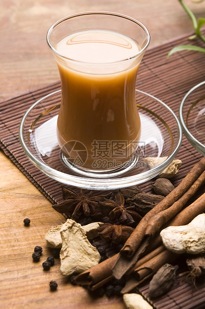 马萨拉沙伊树叶时间小豆蔻礼仪粉红色泡茶茶杯玻璃杯香菜红茶图片