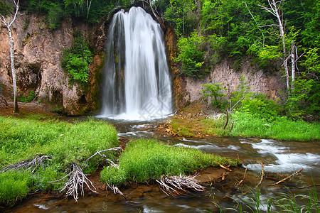 黑山的斯佩尔鱼瀑布场景旅行地形峡谷环境薄雾绿地树木溪流生态图片