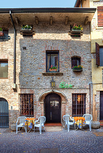 旧房子和酒吧 意大利Sirmione图片