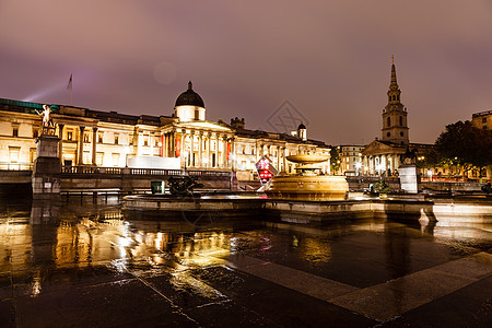伦敦夜间国家美术馆和Trafalgar广场 单位旅游王国国家英语兴趣城市柱廊历史性天空反射图片