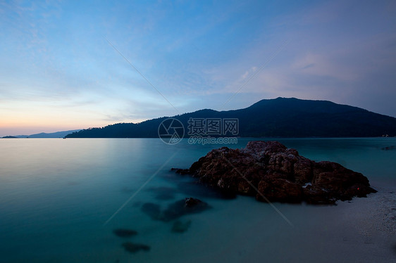 海洋和山山假期岩石森林环境风景地平线天空阳光公园地形图片