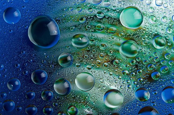 色彩多彩的水滴背景图片