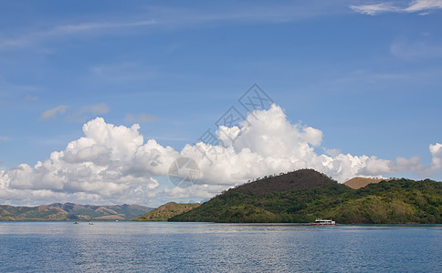 菲利平海的渔船天空旅游旅行航海白色海岸线场景风景热带蓝色图片