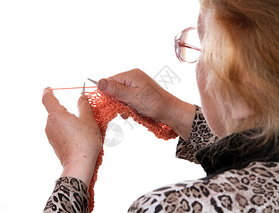 老年妇女从事编织工作黑色针织退休爱好房屋祖母眼镜美丽女士医学图片