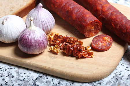 charizo chorizo猪肉香肠辣椒食物红色餐厅熏制美食胡椒木头图片