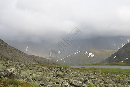 亚极乌拉尔远足薄雾冒险岩石石头忧郁风景土地山脉寒冷图片