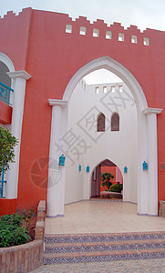 阿拉伯语建筑别墅途径阳台支撑假期庭院陶瓷小路海岸人行道图片