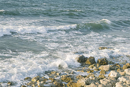 海波海浪冲浪岩石石头海景沿海泡沫滚动巨石波浪海岸线图片