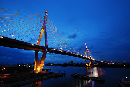 普密博国王大桥图片