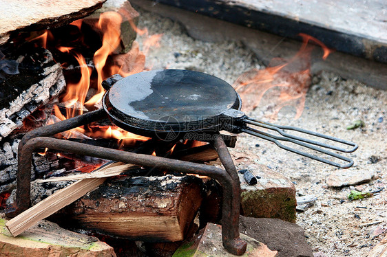 火中烧瓶火焰闲暇煤炭木头烧伤烹饪炊具篝火远足蒸汽图片