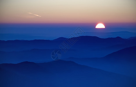 日落风景登山环境太阳阳光高地旅游天空地块丘陵图片