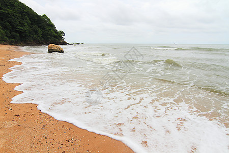 热带沙滩上的沙子边缘卵石岩石海岸海岸线海浪海洋处女阳光支撑图片