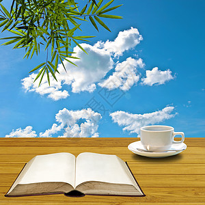 开放书本和喝咖啡 持好观点 放轻松概念图片
