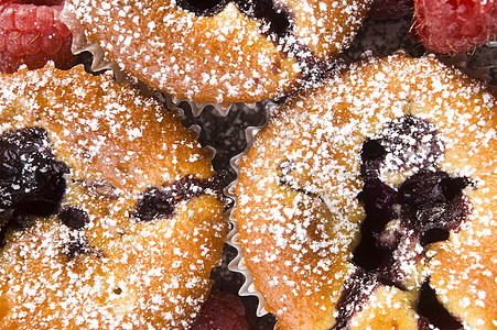 带新鲜水果的草莓饼干食物店铺蓝色蛋糕水果蛋糕饼干美食覆盆子盘子馅饼图片