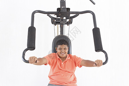 举杠铃男孩男孩举重重量运动男士男性肌肉杠铃训练健身运动员背景