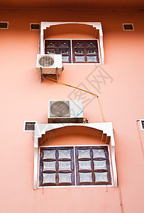 墙上的窗户建筑棕色白色房子框架粉色木头建筑学古董图片