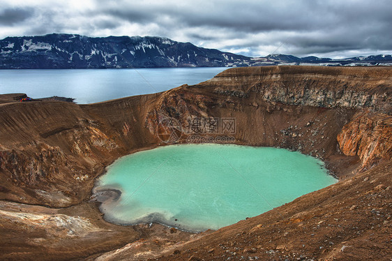 Oskjuvatn和Viti游泳蓝色陨石水池远足高地地热火山风景火山口图片