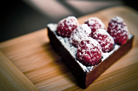 巧克力草莓蛋糕覆盆子美食浆果食物水果盘子蛋糕白色红色甜点图片