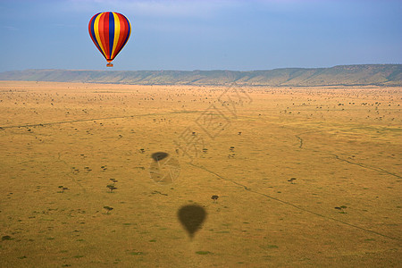 Masai Mara上空的热气球马赛荒野大草原草原公园热气飞行图片