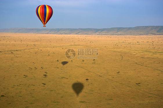 Masai Mara上空的热气球马赛荒野大草原草原公园热气飞行图片