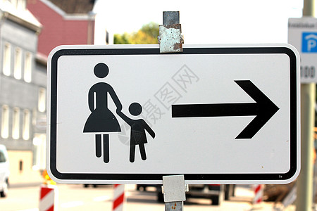 行人标志警告民众街道学校白色天空孩子城市驾驶运输图片