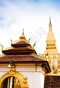 在寺庙前面宗教家具雕塑建筑学格式旅行文化图片