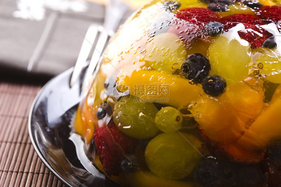 夏季贝里杰利泰瑞食物甜点食谱水平水果黑色覆盆子陶罐红色醋栗图片