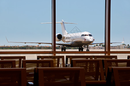 机场奢华车辆飞机场蓝色飞机运输技术挑战者旅行财富图片