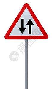 双向道路标志白色三角形警告指示牌路标箭头红色背景图片
